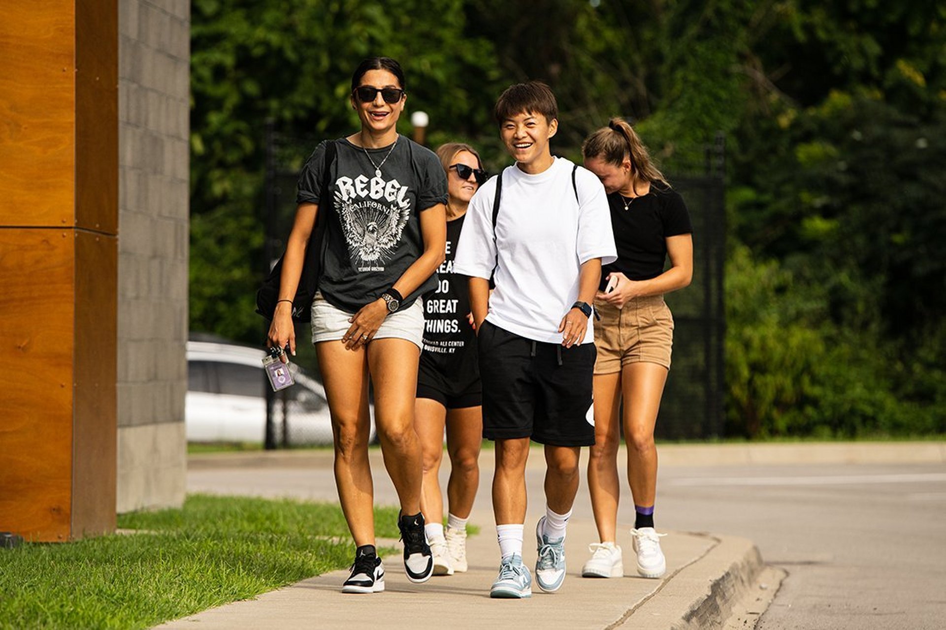 丹麦国脚在友谊赛中连入两球，带领球队获胜